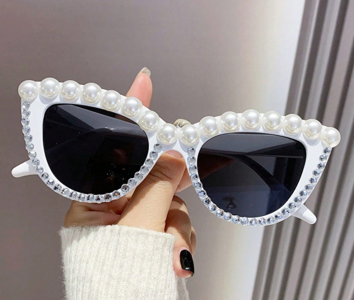 European And American Style Pearl-Embellished Cat-Eye