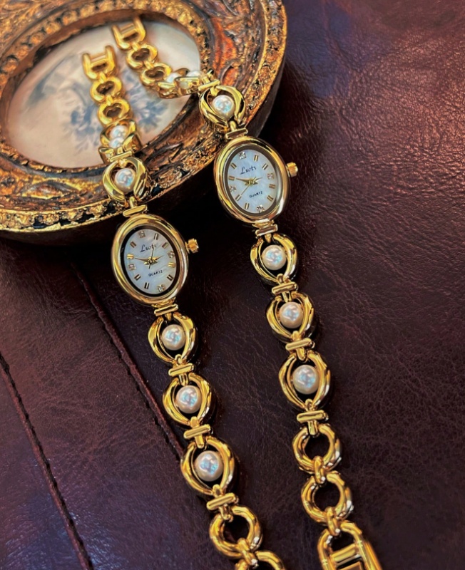 1pc French Fashionable Elegant Ladies' Pearl Strap 30m Waterproof Oval Quartz Wristwatch For Daily Wear Holiday