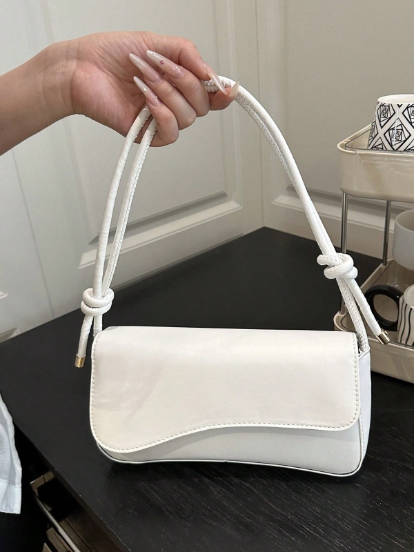 Asimetrik kapaklı minimalist beyaz mini omuz çantası