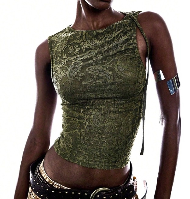 Top di moda femminile con scollo