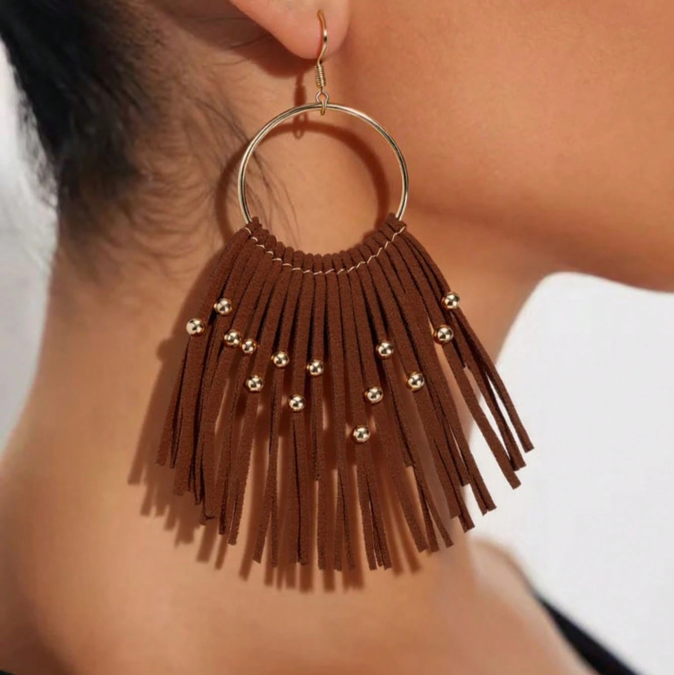 1 paire de boucles d'oreilles bohèmes en faux suède avec pompons, style cowgirl western