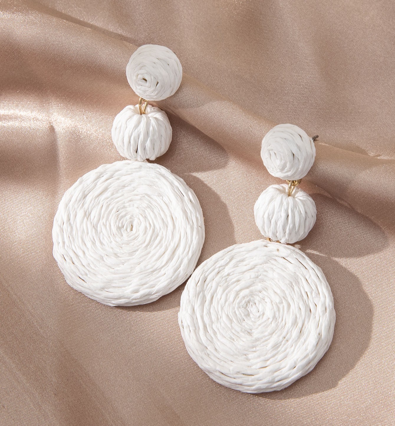 Boucles d'Oreilles Bohémiennes en Raphia avec Pendentif Rond
