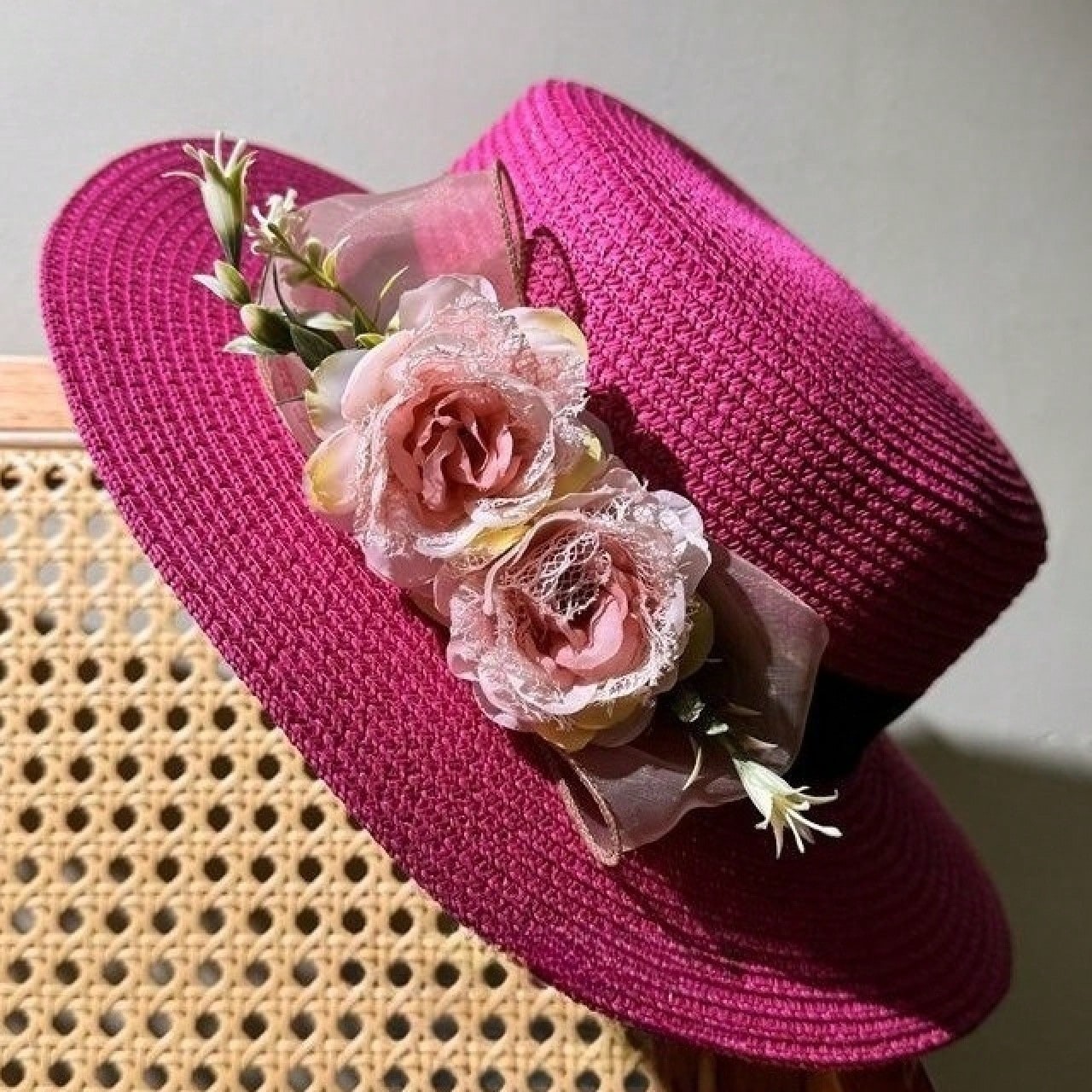 Floral-Decorated Flat-Top Straw Hat, Women's Breathable UV-Protective Sun Hat