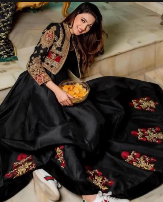 Maxi de seda bordada com koti [Roupa de Conforto]