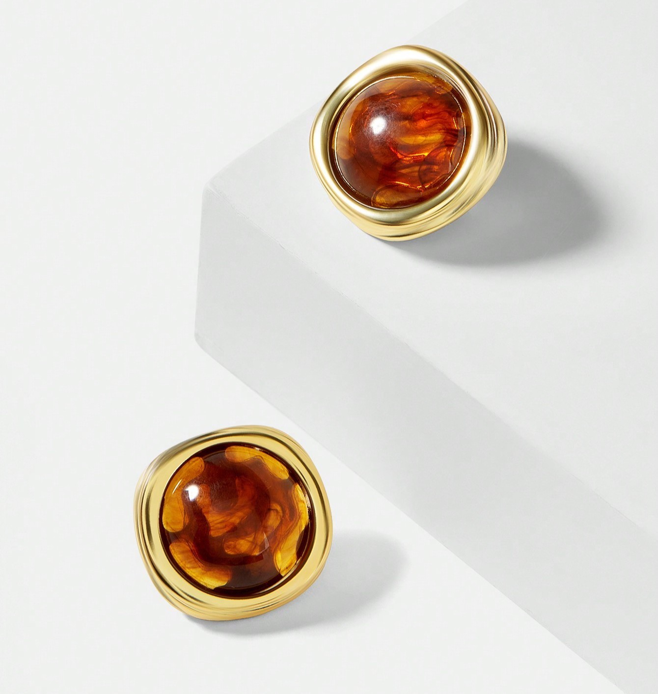 PREMIUM 1 PAIR WOMEN'S FASHIONABLE BROWN STUD EARRINGS