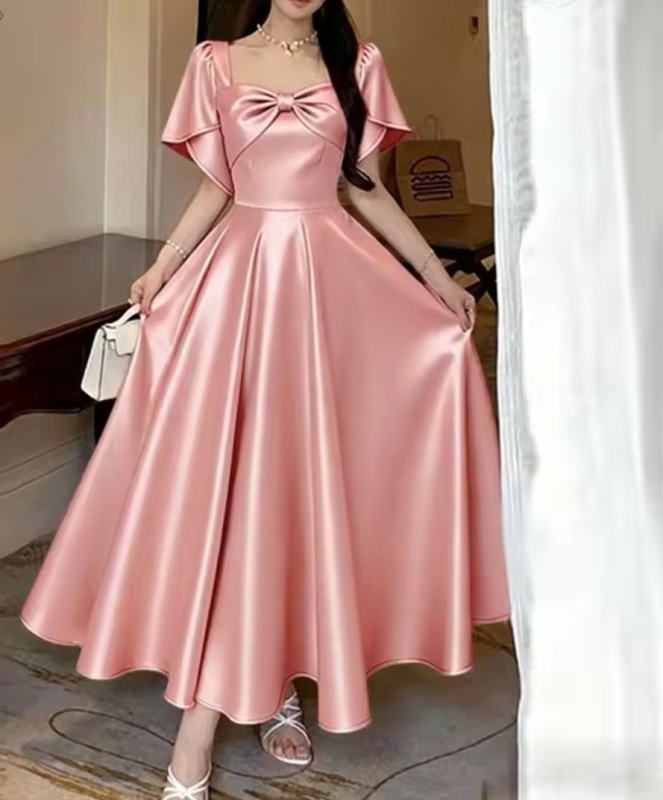 Robe longue en satin pour femme avec détail nœud élégant, col carré, manches courtes pétales