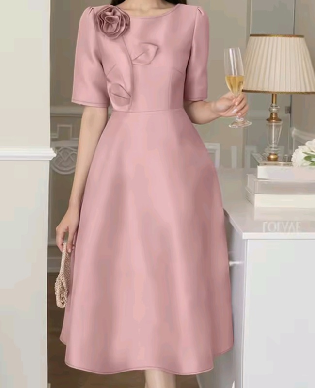 Vestidos de Festa para Mulher Elegante em Cetim Brilhante Gola Redonda Manga Curta Flor de Tecido [Tamanho Médio]