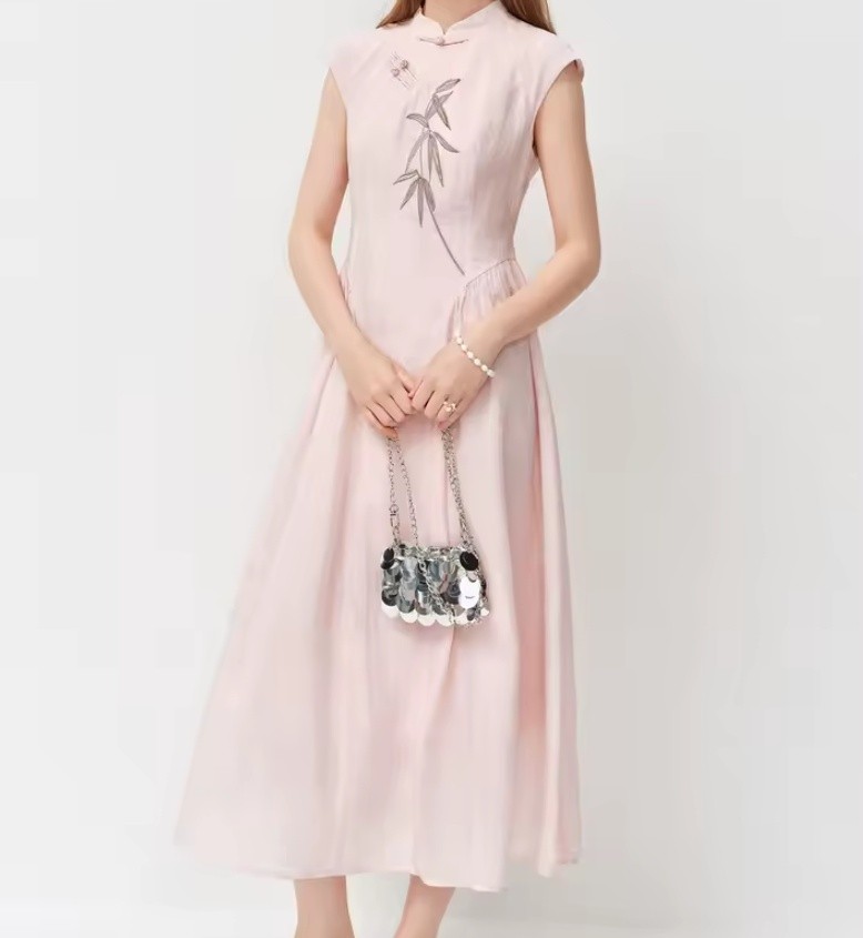 Minimalist luxury outfit [Beauty]