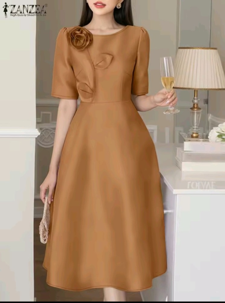 Vestidos de Festa para Mulher Elegante em Cetim Brilhante Gola Redonda Manga Curta Flor de Tecido [Tamanho Médio]