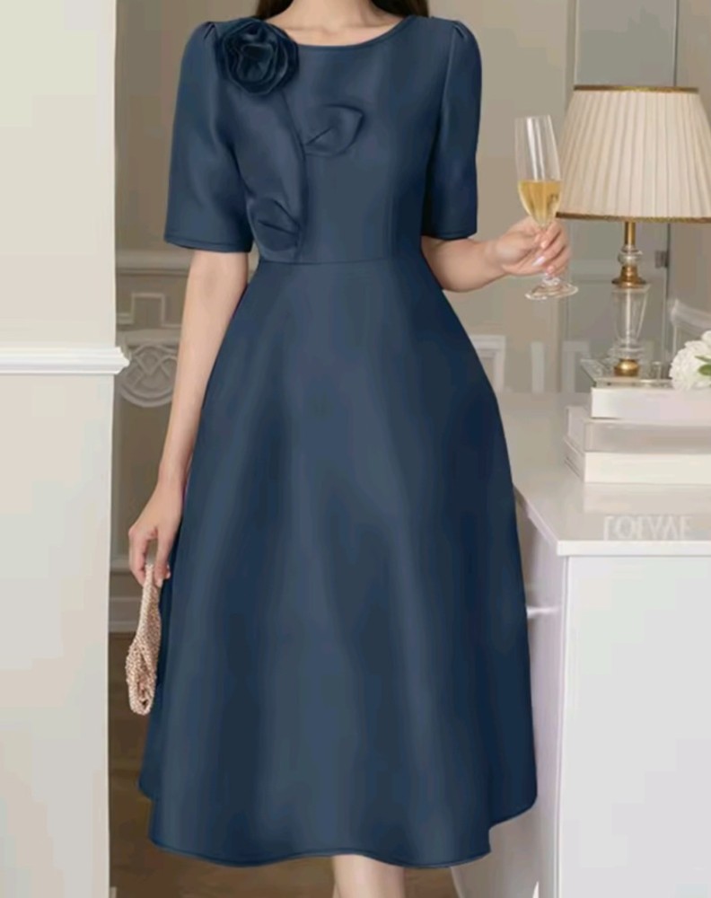 Vestidos de Festa para Mulher Elegante em Cetim Brilhante Gola Redonda Manga Curta Flor de Tecido [Tamanho Médio]